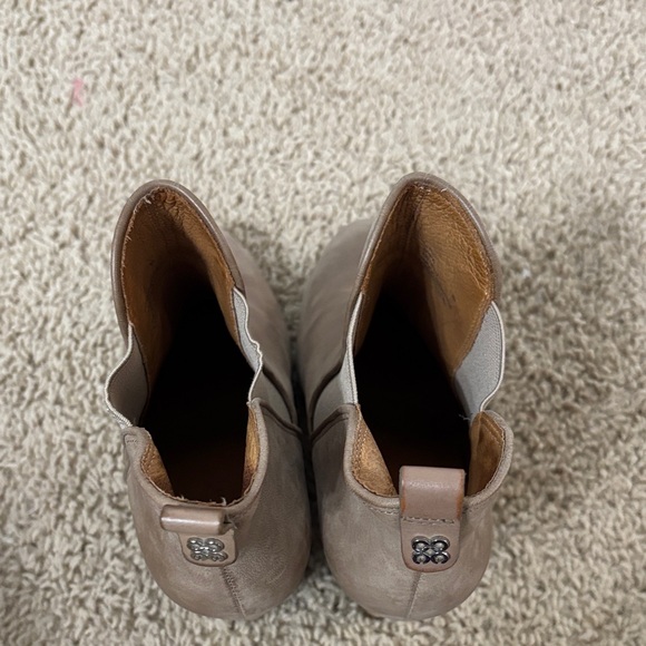 Coach Farah Women's Tan Wedge Ankle Boots.  Size 8B - Picture 4 of 4